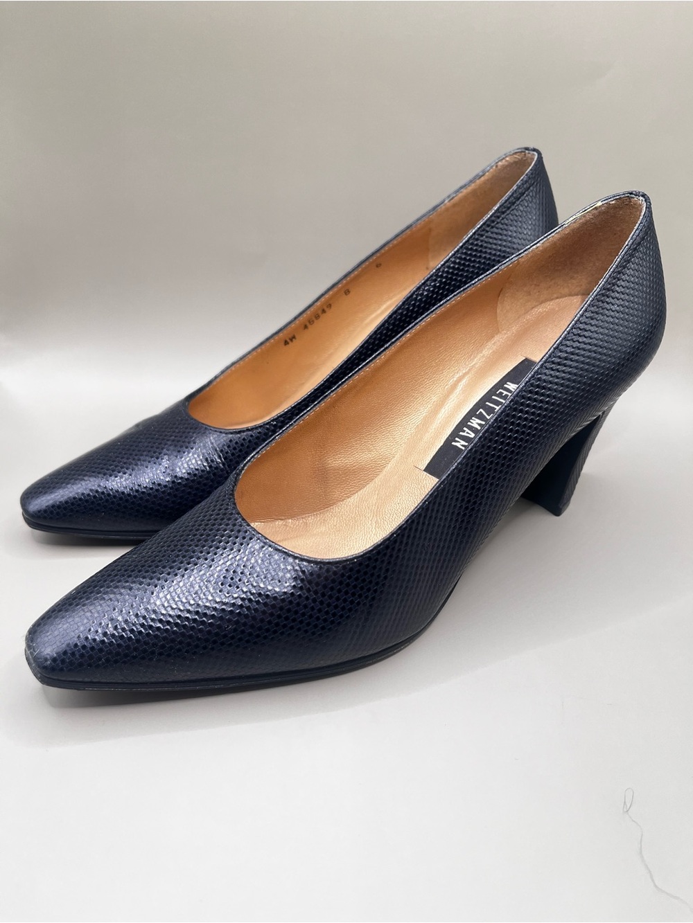 Stuart Weitzman Women's 6 Navy Textured Leather Pumps